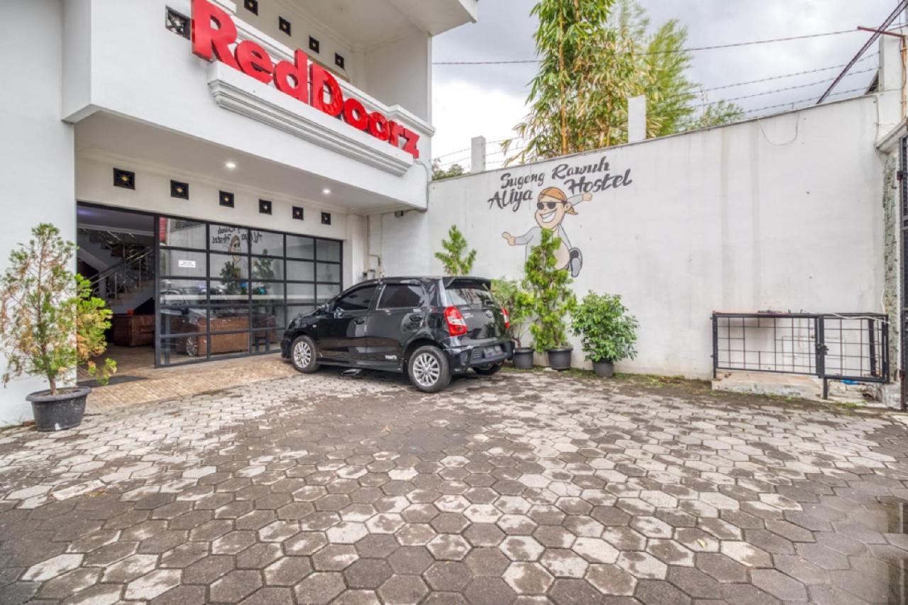 Reddoorz Hostel Near Stadion Mandala Krida Yogya Yogyakarta Exterior photo